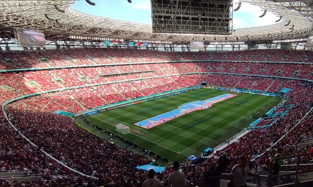 布考斯卡斯一开场就以炸裂KO震撼全场！.